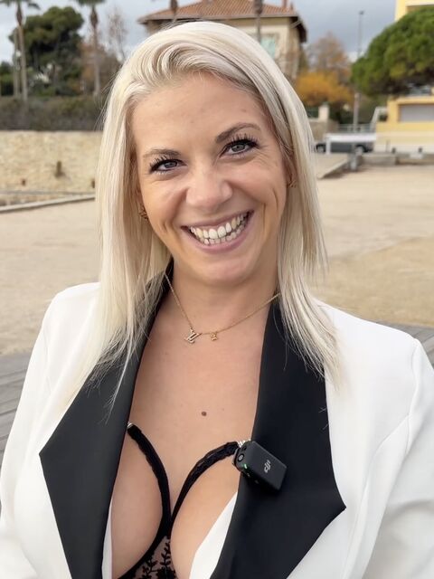 Ava White
